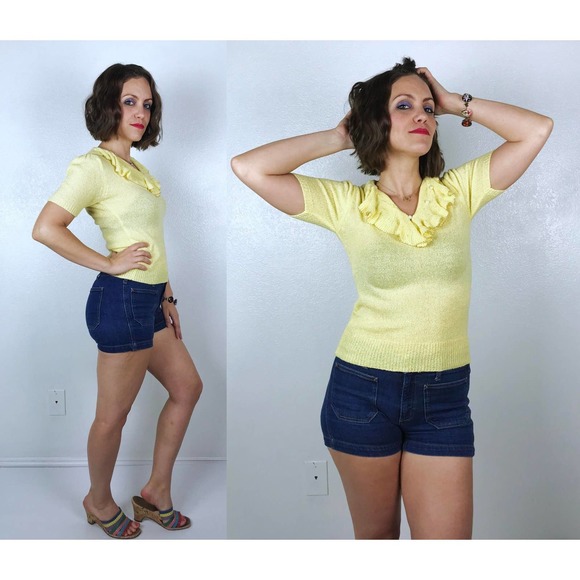 vintage 70s Sunny Yellow RUFFLE Short Sleeve SWEATER Small gold cottage core - Picture 1 of 10